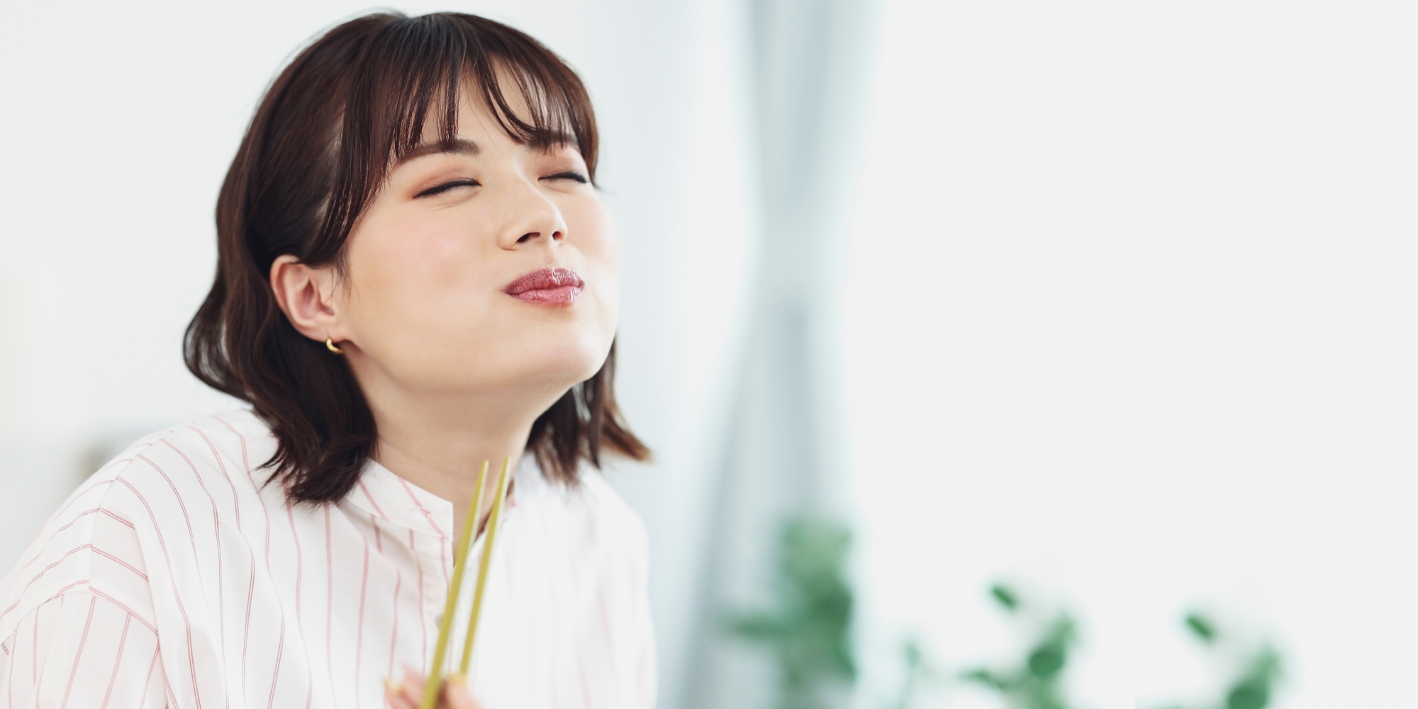 食事する人