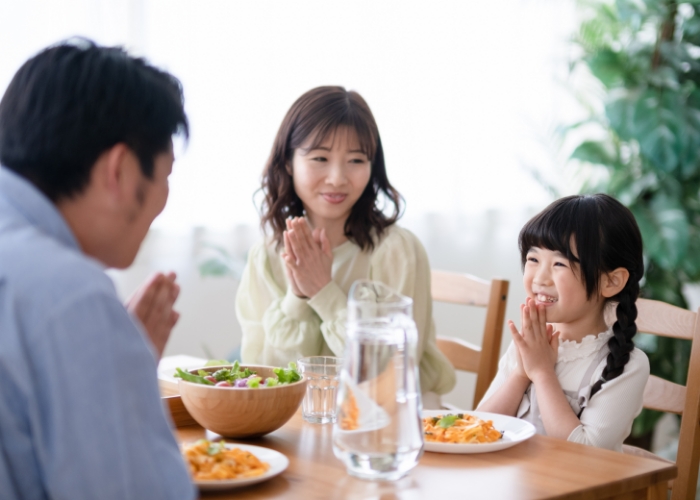 家族での食事の様子